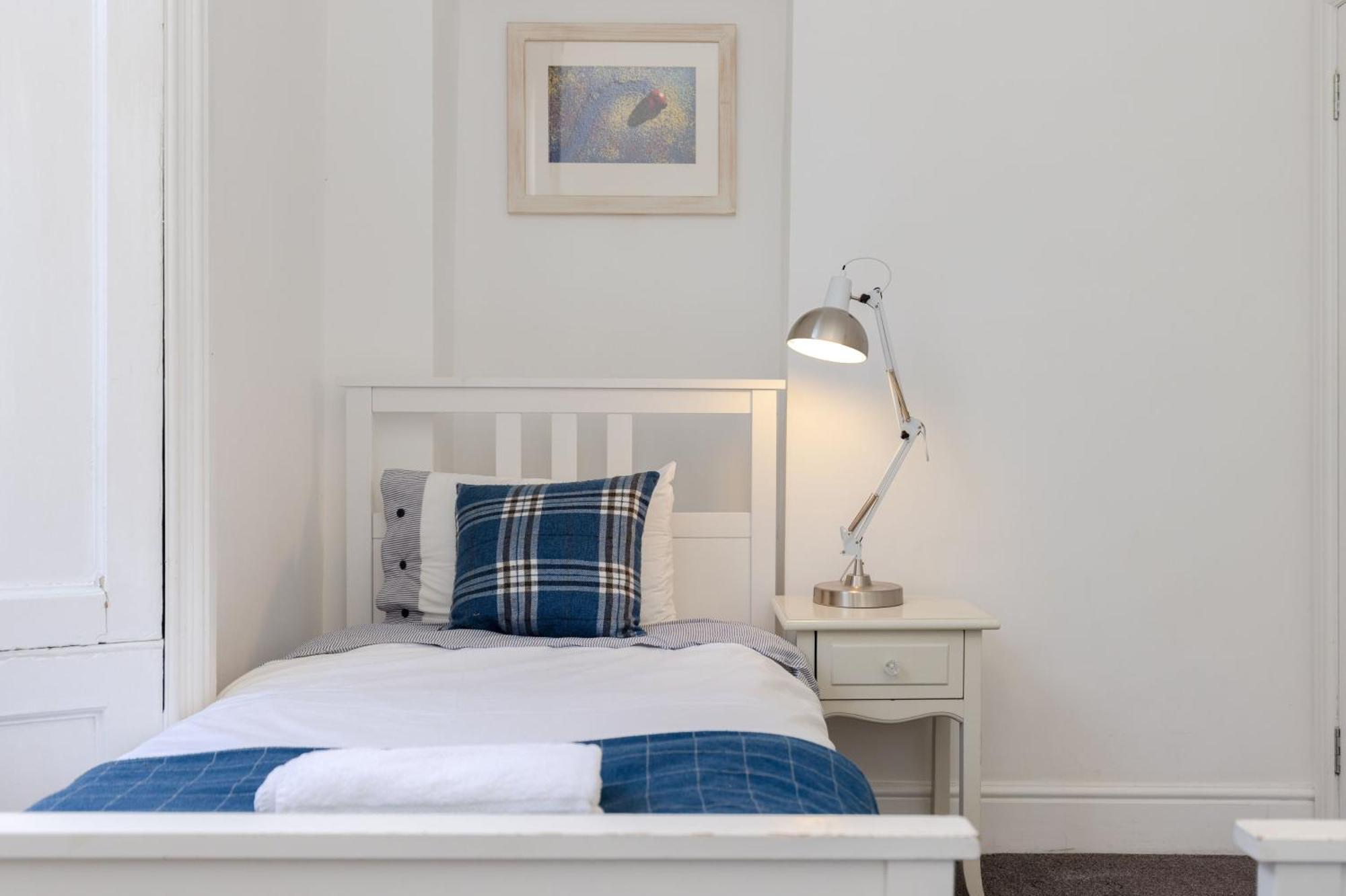 Traditional 3 Bedroom Quiet Duplex Flat By High St, Trams And Buses - Just 1-5 Miles To Centre EDI Exterior foto