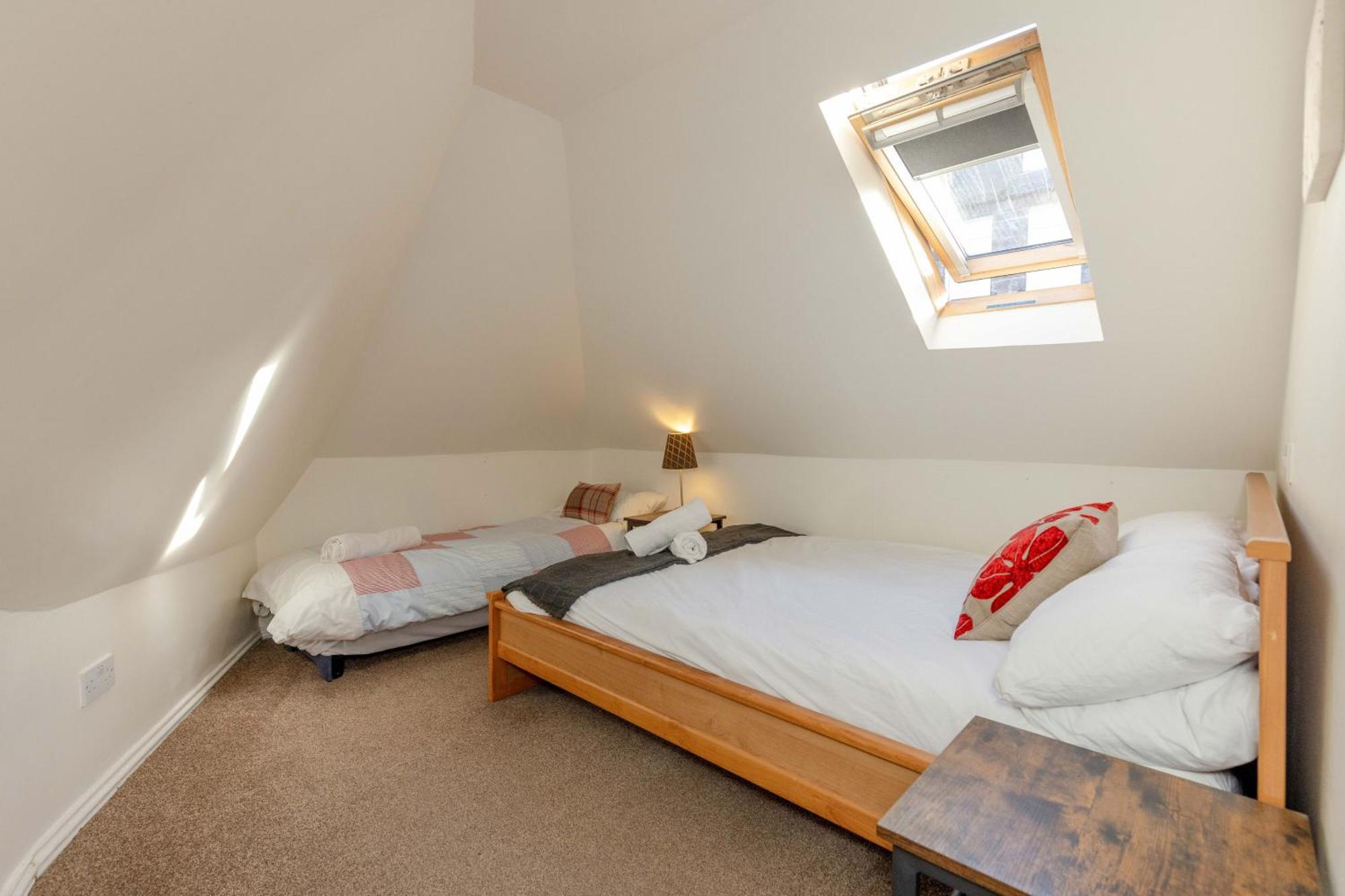 Traditional 3 Bedroom Quiet Duplex Flat By High St, Trams And Buses - Just 1-5 Miles To Centre EDI Exterior foto