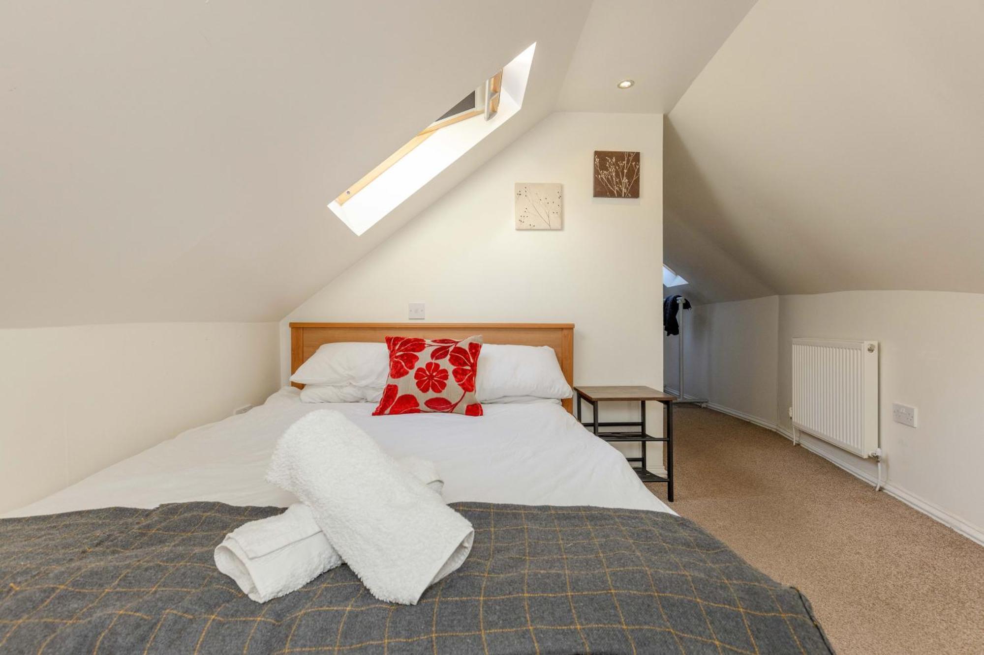 Traditional 3 Bedroom Quiet Duplex Flat By High St, Trams And Buses - Just 1-5 Miles To Centre EDI Exterior foto